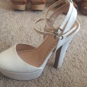 GLAMOROUS WHITE CHARLOTTE RUSSE SELETTO HEELS